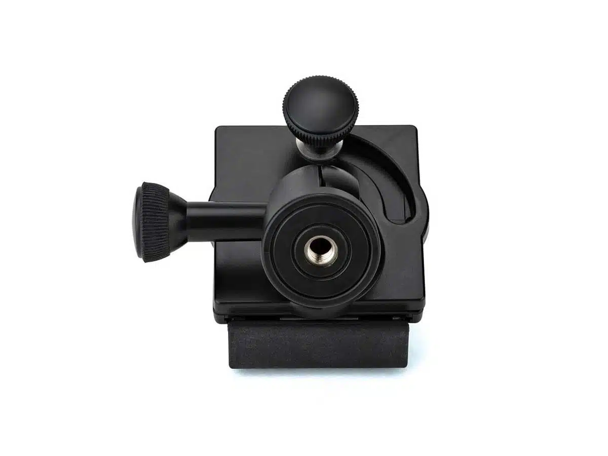 puhelinkiinnike jalustaan