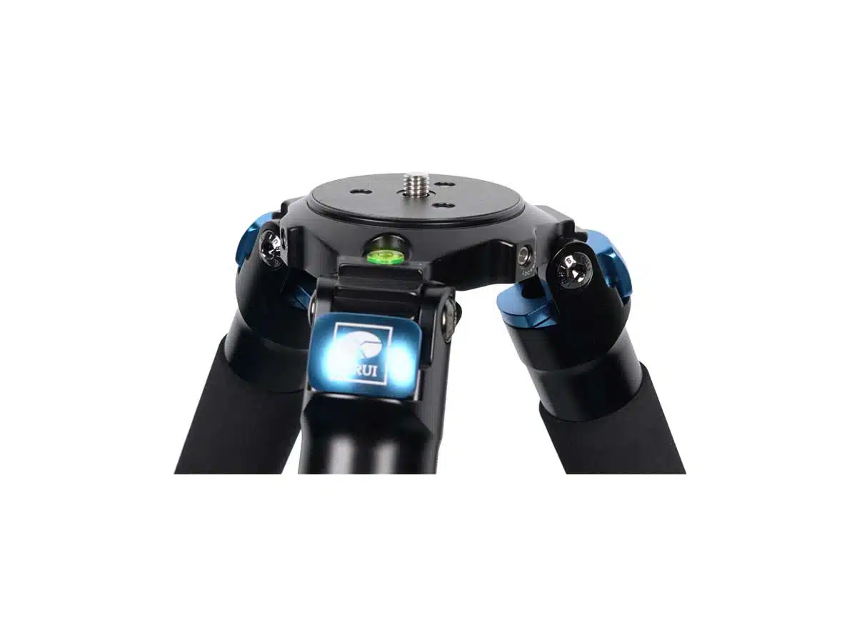 Tukeva korkealle nouseva hiilikuitujalusta