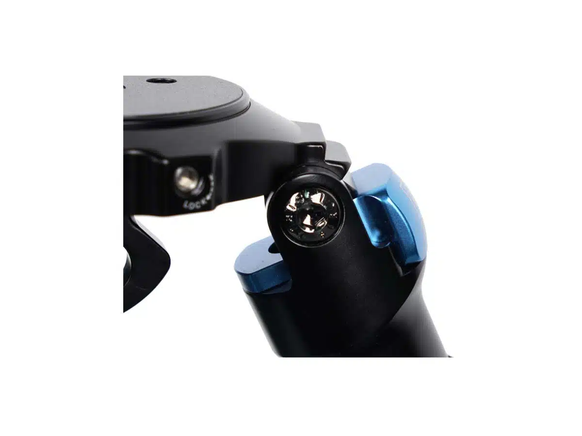 Tukeva korkealle nouseva hiilikuitujalusta