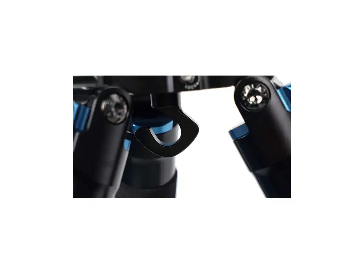 Tukeva korkealle nouseva hiilikuitujalusta