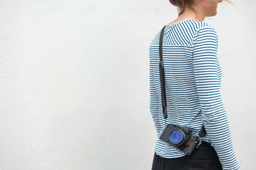 Musta kamerahihna sling