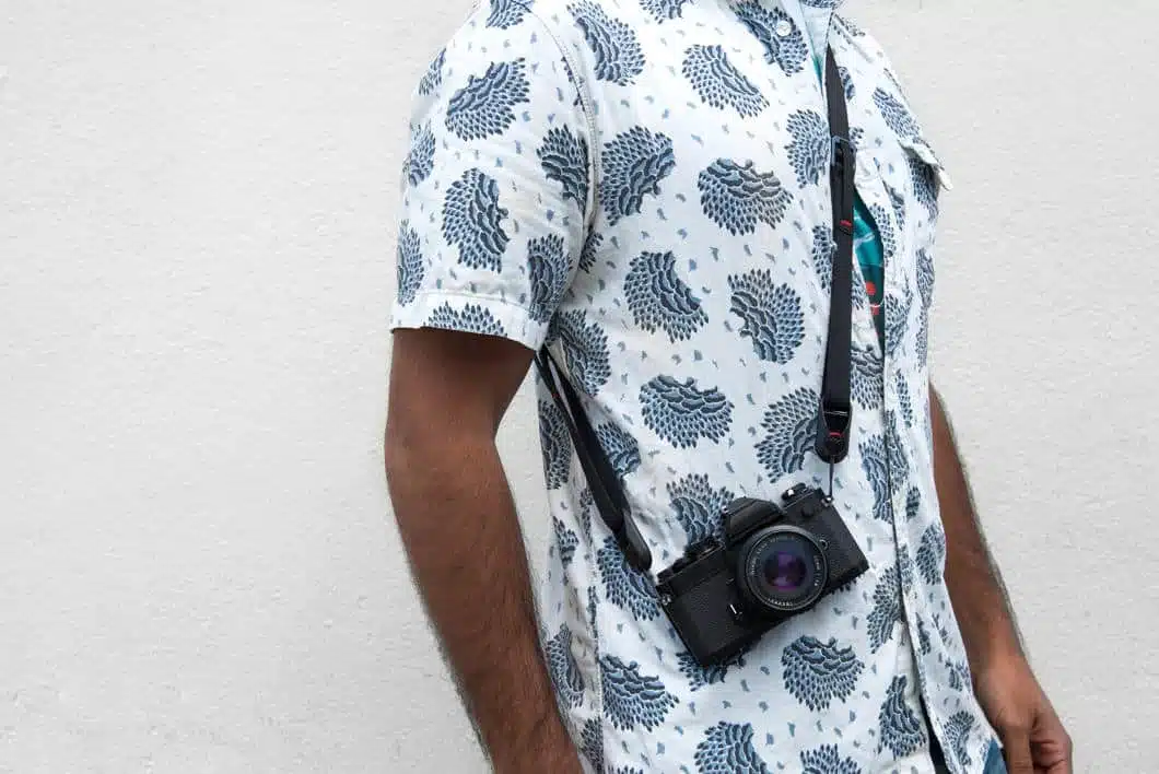 Musta kamerahihna sling