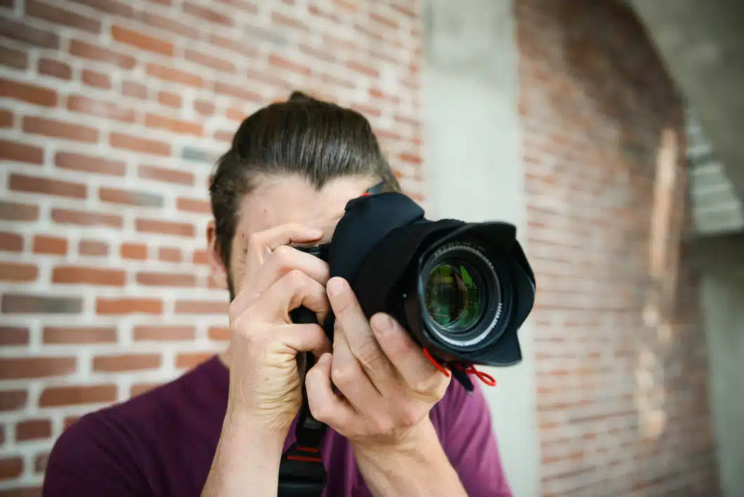 kameran keskikokoinen sadesuoja