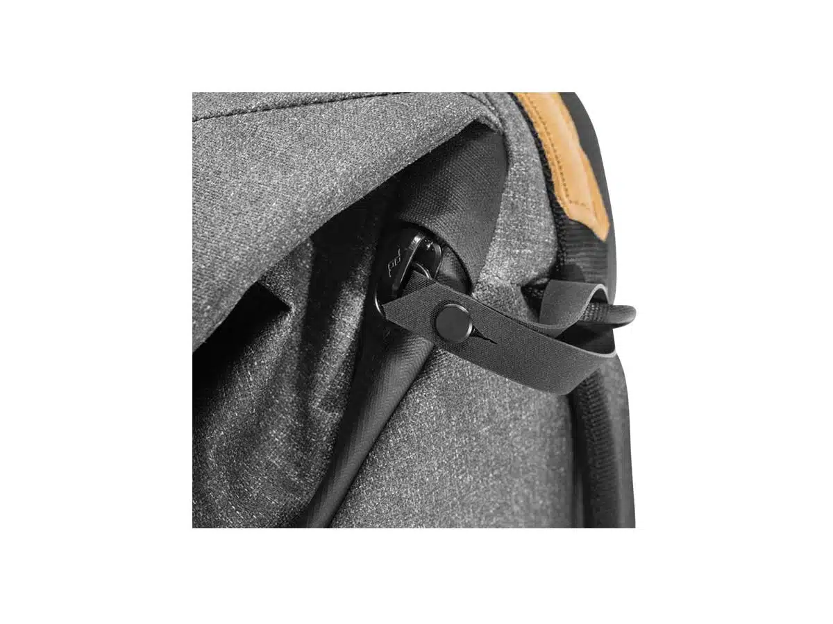Peak Design Everyday Backpack 20L v2 - Charcoal - Image 5