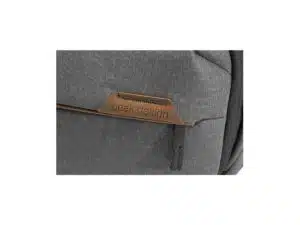 Pieni olkalaukku kameralle